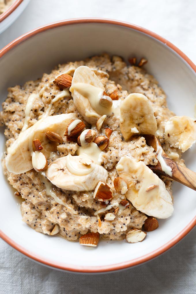 Bananen-Zimt-Porridge mit Ahornsirup