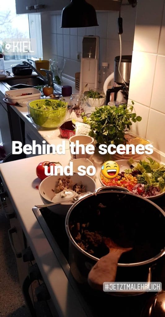 Behind the scenes Veggie Burrito Bowl - Kochkarussell.com