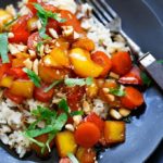 Teriyaki-Gemüse-mit-Reis-und-Erdnüssen-1