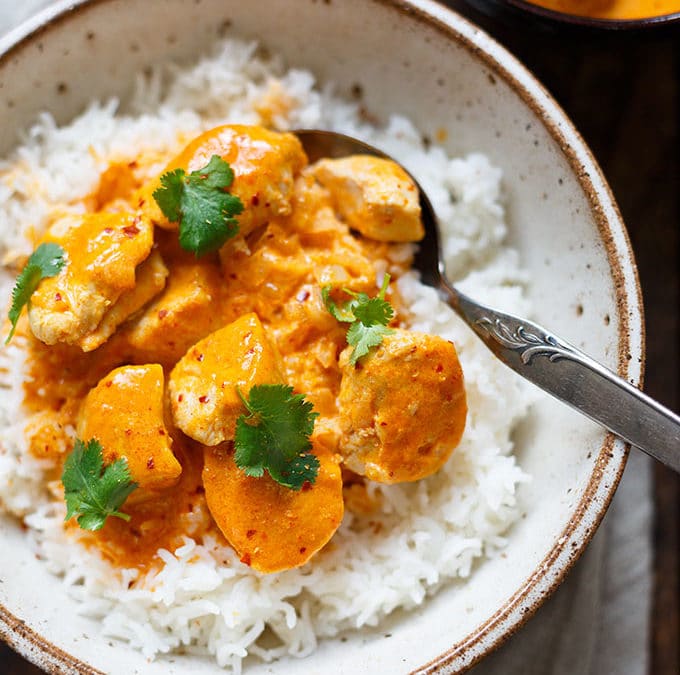 Einfaches Chicken-Curry mit Kokosmilch (30 Minuten!)