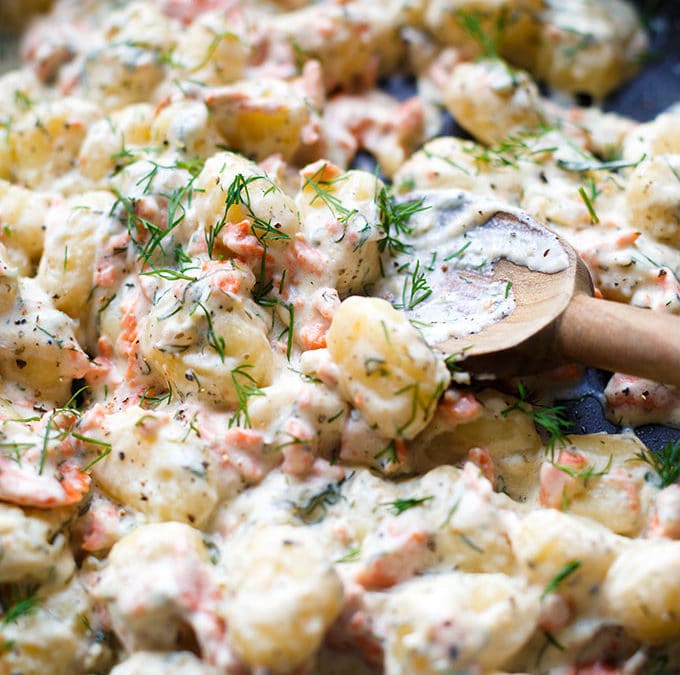 Bombastische Gnocchi-Lachs-Pfanne mit Frischkäse-Sauce