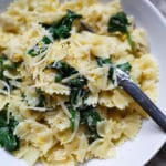 One-Pot-Pasta-mit-Spinat,-Artichoken-und-Zitrone-1