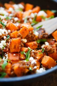 Süßkartoffel-Hackfleisch-Pfanne mit Feta