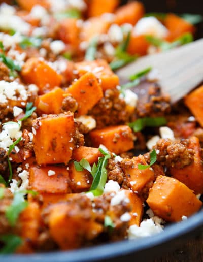 Süßkartoffel-Hackfleisch-Pfanne mit Feta
