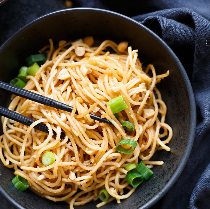 15-Minuten Spaghetti mit würziger Erdnuss-Sauce