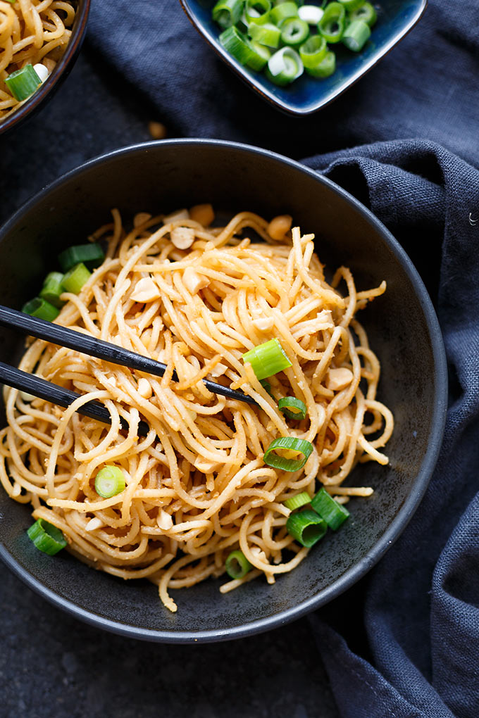 15-Minuten Spaghetti mit würziger Erdnuss-Sauce