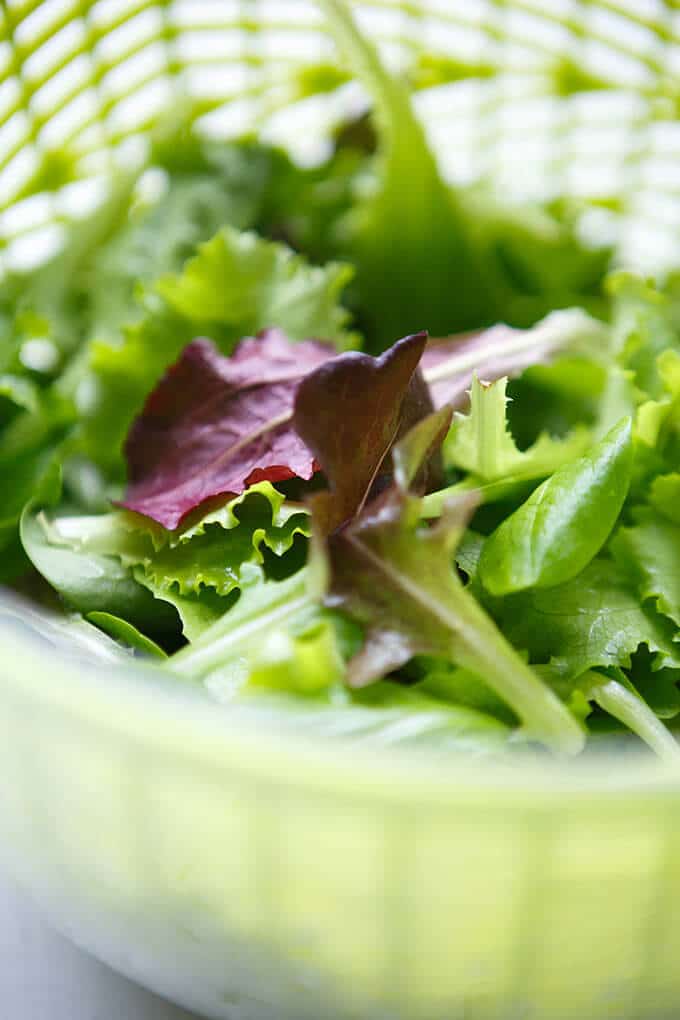 Einfacher Brezensalat mit Honig-Senf-Dressing - Kochkarussell