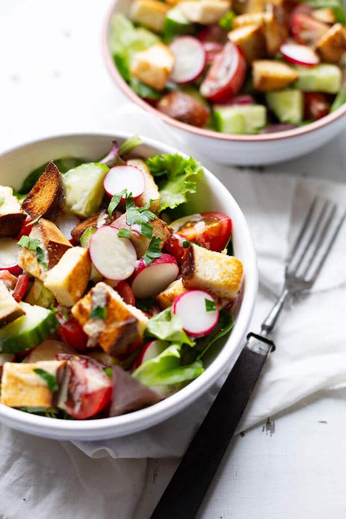 Einfacher Brezensalat mit Honig-Senf-Dressing - Kochkarussell