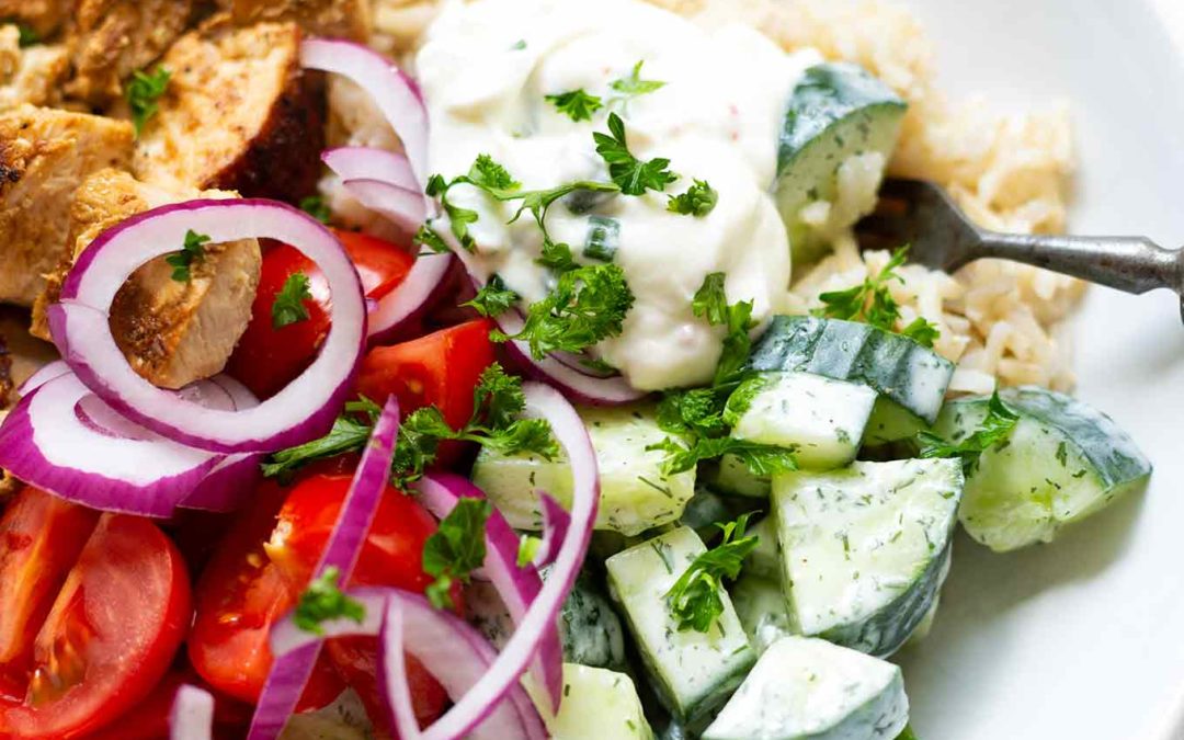 Griechische Hähnchen-Tzatziki Bowl