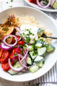 Griechische Hähnchen-Tzatziki Bowl