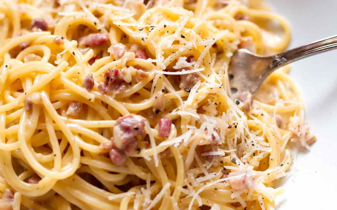 Einfache Spaghetti Carbonara (20 Minuten!)