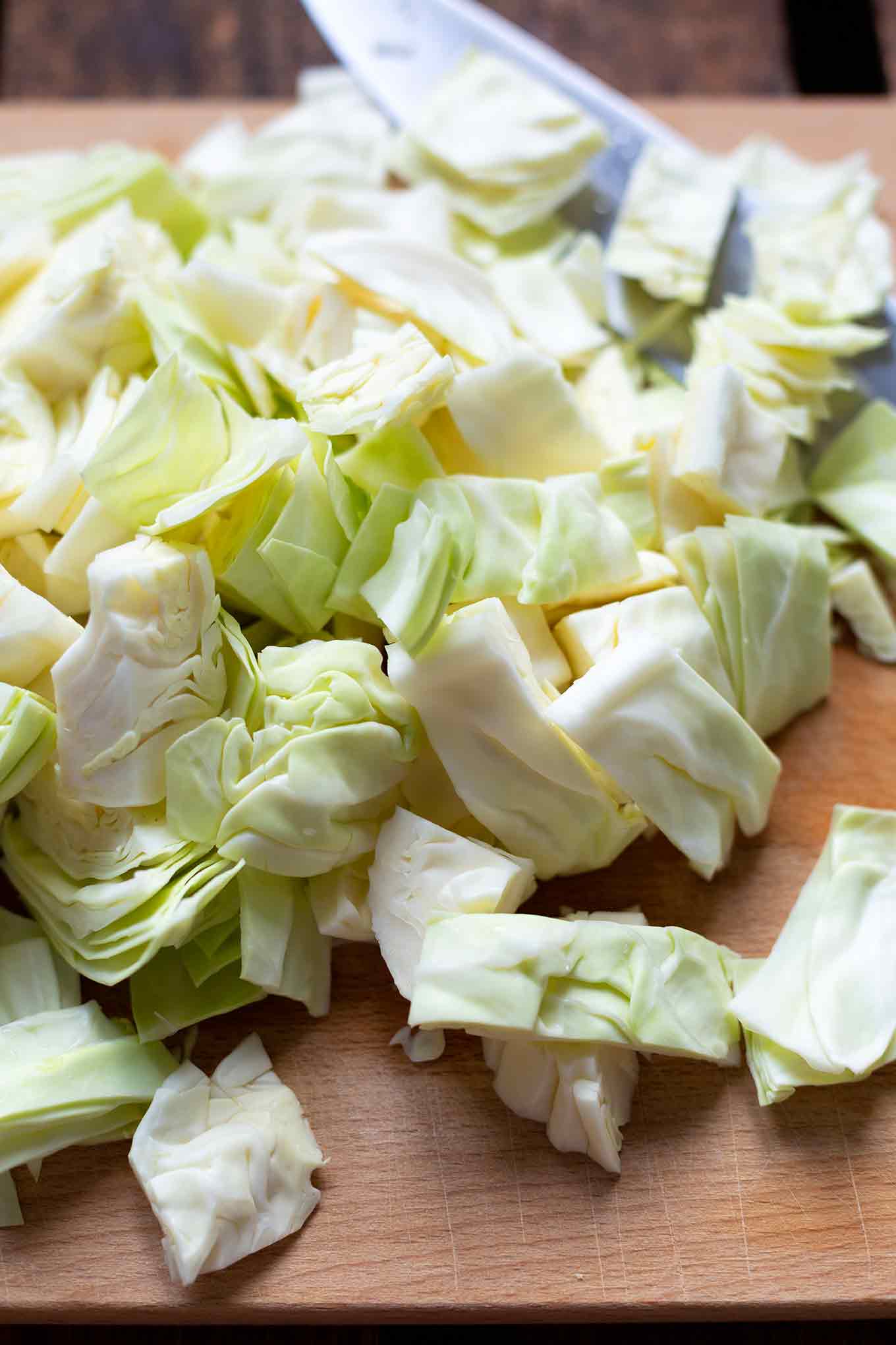 Bombastische Spitzkohl-Hackfleisch-Pfanne. Dieses einfache Low Carb Rezept ist in 30 Minuten fertig, super lecker und so schnell gekocht. Kochkarussell - dein Foodblog für schnelle und einfache Feierabendküche.