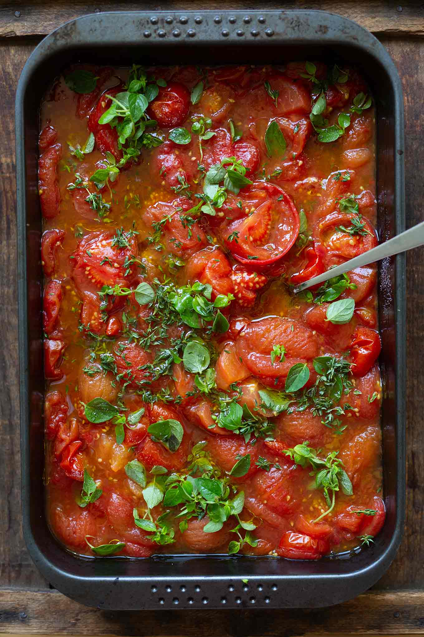 Einfache Tomatensauce aus dem Ofen (5 Zutaten!) - Kochkarussell ...