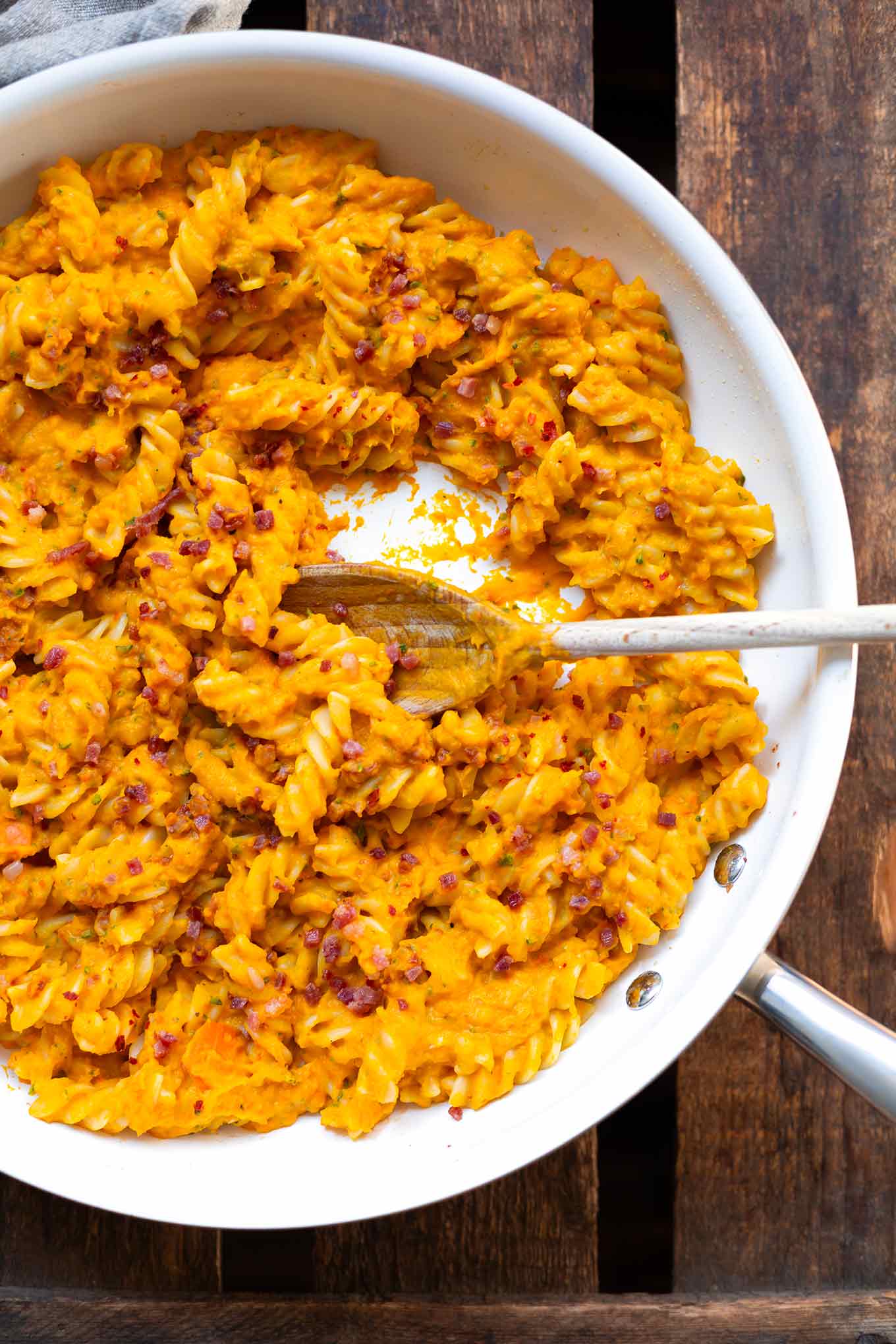 11 schnelle und einfache Herbst-Rezepte: Kürbis-Pasta mit Speck und Salbei - Kochkarussell Foodblog