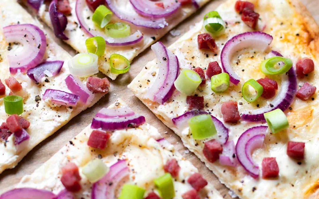 Bombastischer Blitz-Flammkuchen ohne Flammkuchenteig