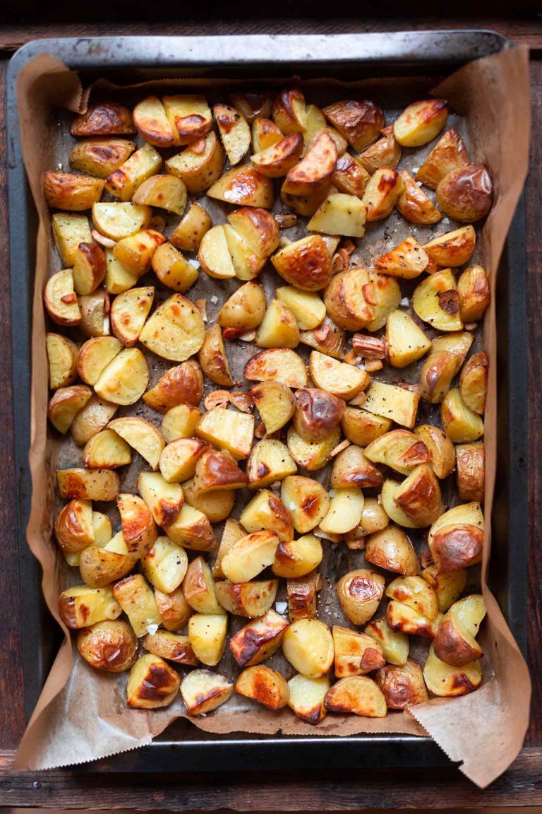 Knoblauch-Ofenkartoffeln mit Tzatziki (Nur 5 Zutaten!) - Kochkarussell