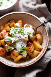 Knoblauch-Ofenkartoffeln mit Tzatziki