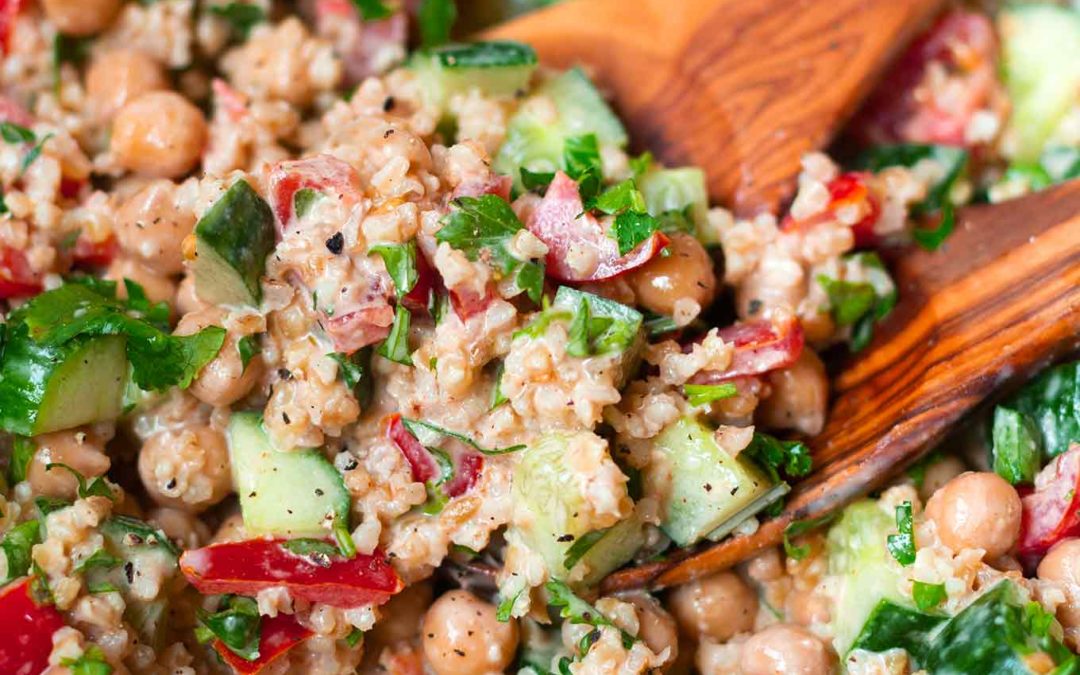 Einfacher Falafelsalat (ohne Frittieren, vegan und schnell!)