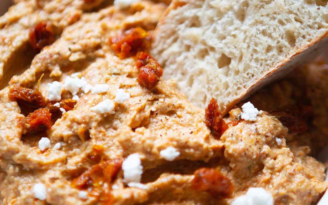 Einfacher Auberginen-Feta-Dip mit getrockneten Tomaten