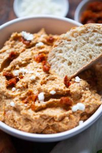 Einfacher-Auberginen-Feta-Dip mit getrockneten Tomaten