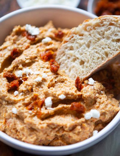 Einfacher-Auberginen-Feta-Dip mit getrockneten Tomaten