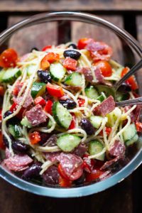 Italienischer Nudelsalat mit Salami