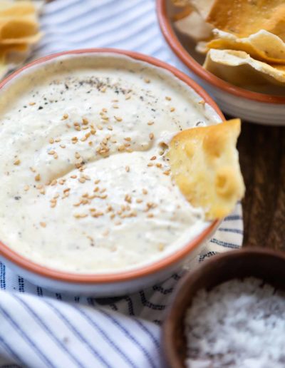 Griechischer Joghurt-Feta-Dip mit Zitrone