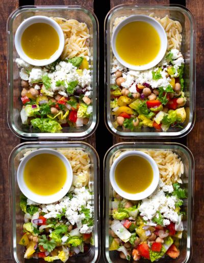 Orzo-Kichererbsen-Meal Prep-Salat mit Feta