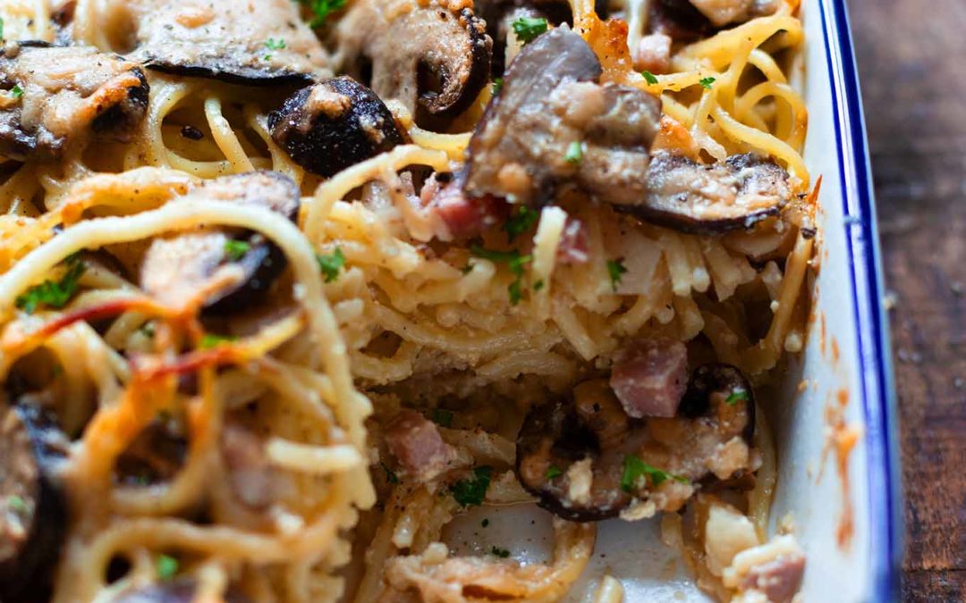 Spaghetti-Carbonara-Auflauf mit Pilzen (super einfach und SO gut!)