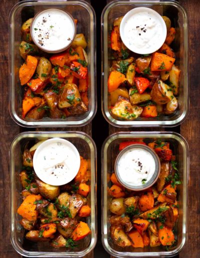 Ein Blech-Ofenkartoffeln mit Kürbis und Kräuterquark (Meal Prep!)