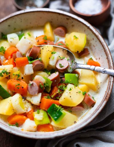 Omas Kartoffelsuppe mit Würstchen
