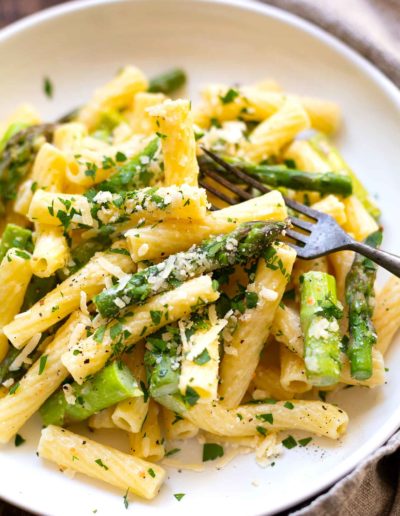 Pasta mit grünem Spargel und Parmesan