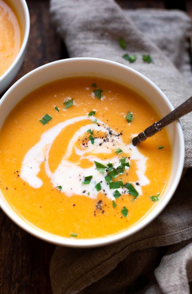 Einfache Kürbissuppe mit Kokosmilch und Ingwer (nur 30 Min