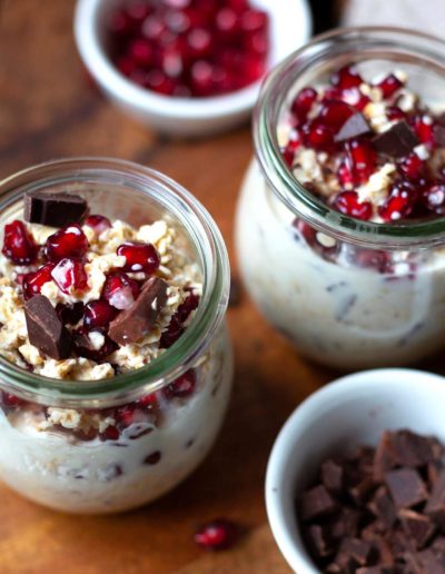 Overnight Oats mit Granatapfel und Schokolade