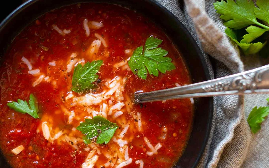 Tomatensuppe mit Reis und Dosentomaten ( nur 20 Minuten!)