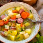 Einfache Kartoffelsuppe mit Würstchen-1