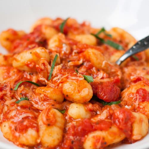 15-Minuten Gnocchi mit Tomatensauce und Mozzarella