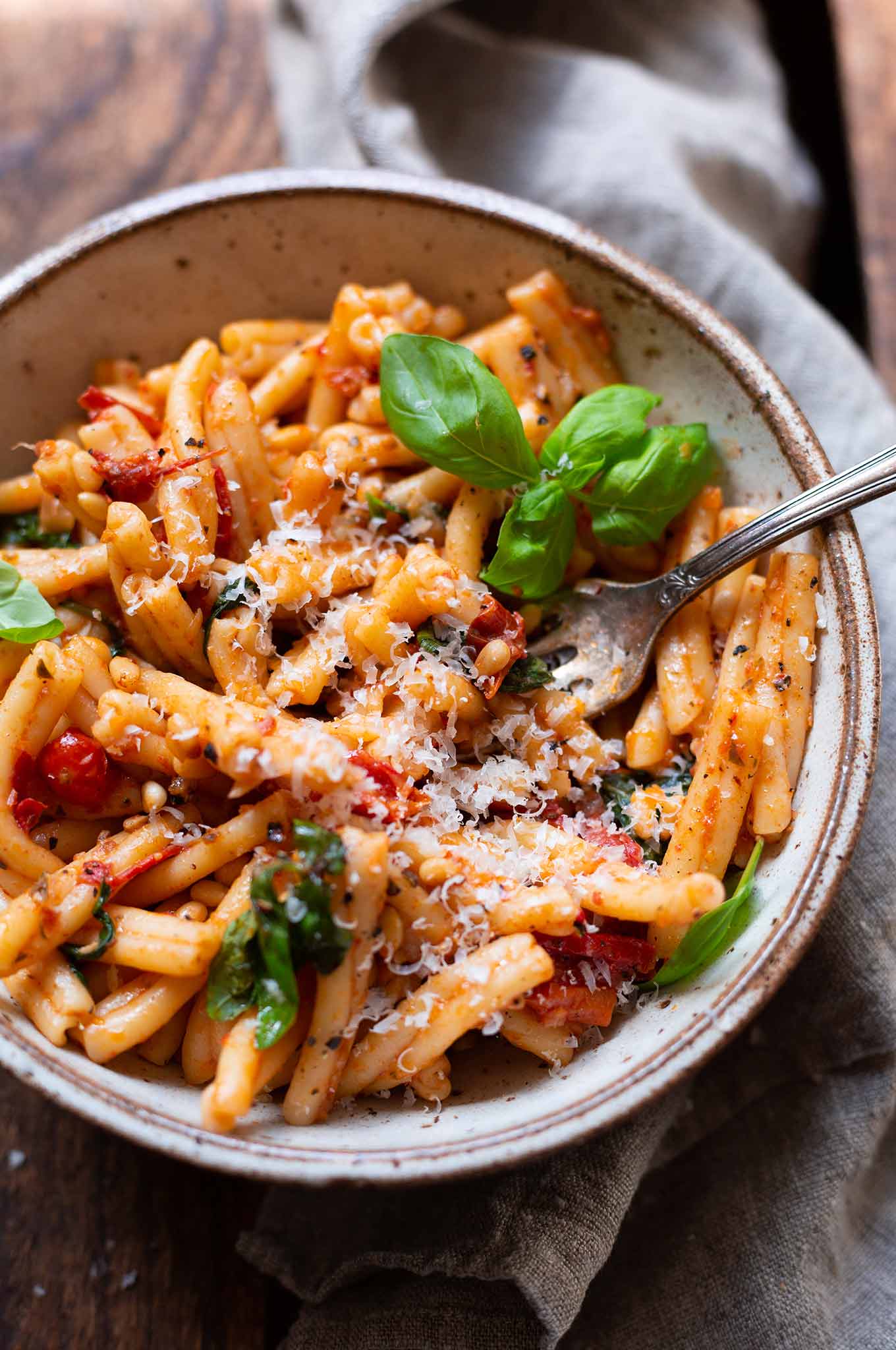 One Pot Pasta mit Pesto und getrockneten Tomaten One Pot Pasta mit Pesto und getrockneten Tomaten