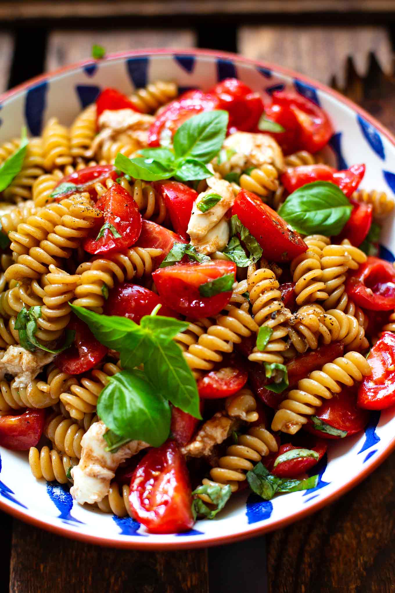 Einfacher Tomaten Mozzarella Nudelsalat Kochkarussell