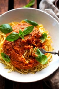 Einfache Kinder-Tomatensauce mit extra viel Gemüse