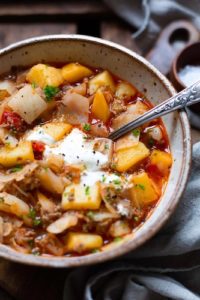 Deftiger Kohl-Hackfleisch-Eintopf mit Kartoffeln