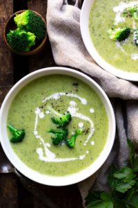 Cremige Brokkolisuppe mit Kartoffeln und Sahne