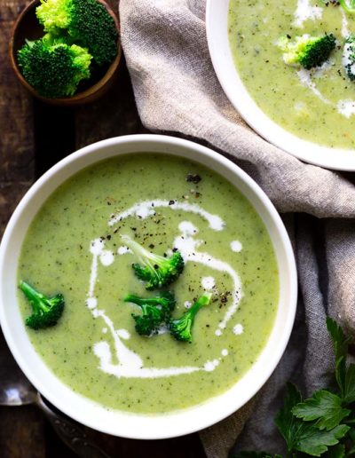 Cremige Brokkolisuppe mit Kartoffeln und Sahne