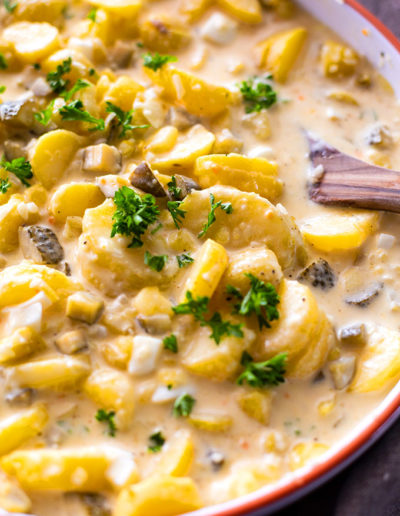 Omas bester Kartoffelsalat mit Mayonnaise und Ei