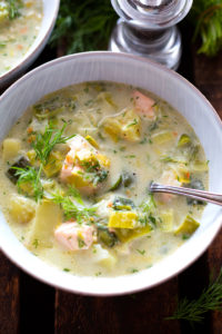 Schwedische Sommersuppe mit Lachs