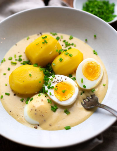 Senfeier mit Kartoffeln