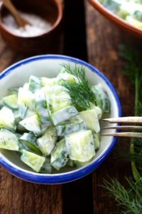 Gurkensalat mit Joghurt-Dressing