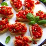 Bruschetta-mit-Tomaten-und-Basilikum-1
