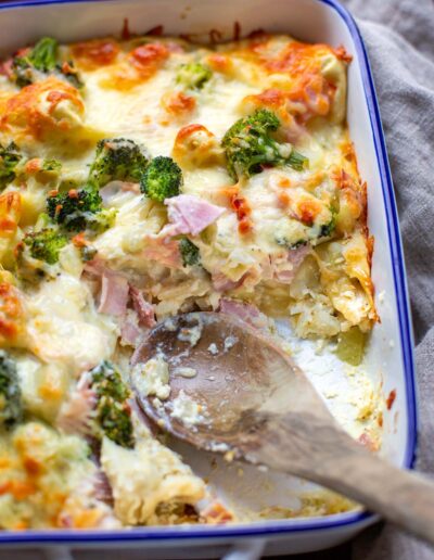 Tortellini-Auflauf mit Schinken und Brokkoli