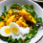 Salat Bowl mit Kichererbsen und Quark-Dressing 1